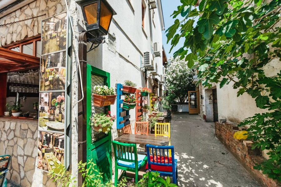 Dubrovnik: Mostar and Kravice Waterfalls Small-Group Tour - Guides, stories, and the feel of the day