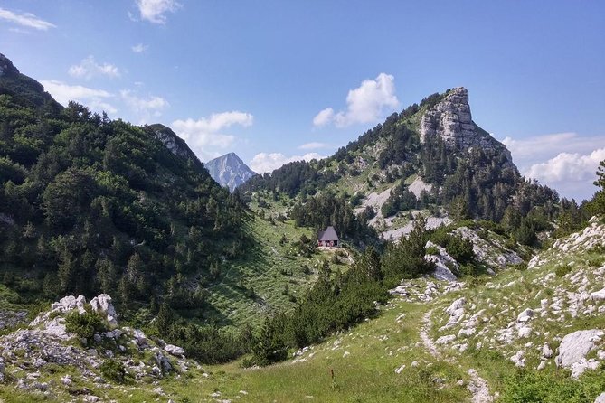 Hiking between Bosnia and Herzegovina - Konjic adds a small-town pause
