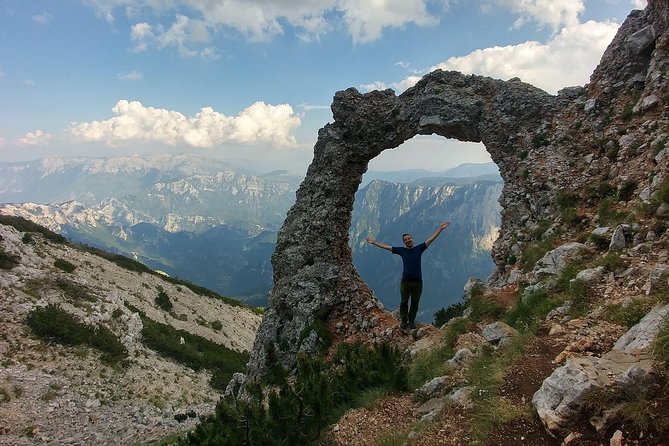 Hiking between Bosnia and Herzegovina - Day four: Umoljani, Studeni potok, and the road to Lukomir