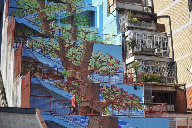 SARAJEVO STREET ART TOUR (art, history & mystery) - sARTajevo! - Why the evening timing works well